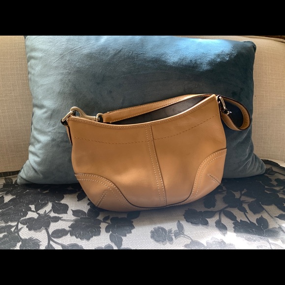 Tan Coach purse - Picture 5 of 6